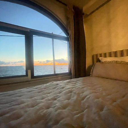 Villa Maris- Beachfront Villa With Exclusive Pool Подстрана Екстериор снимка