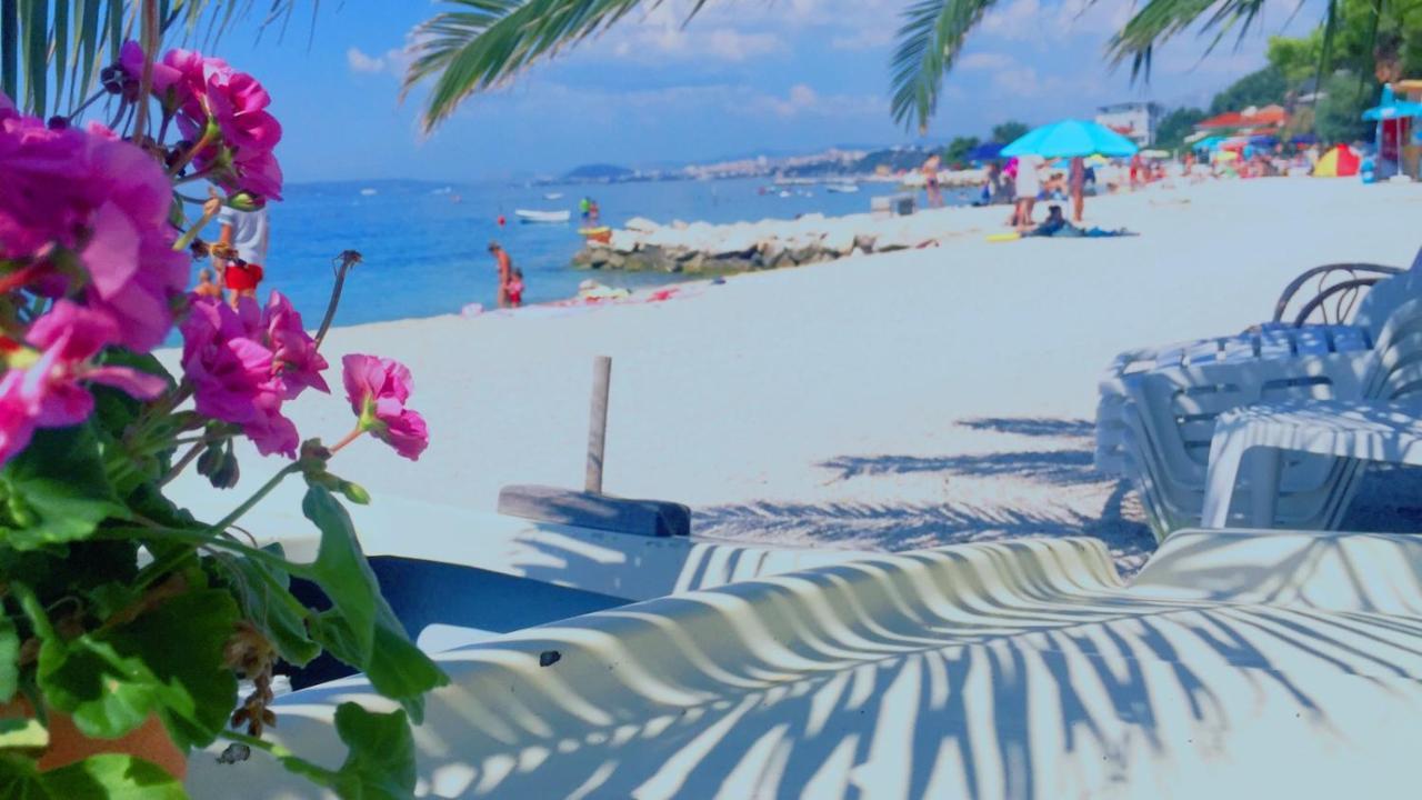 Villa Maris- Beachfront Villa With Exclusive Pool Подстрана Екстериор снимка
