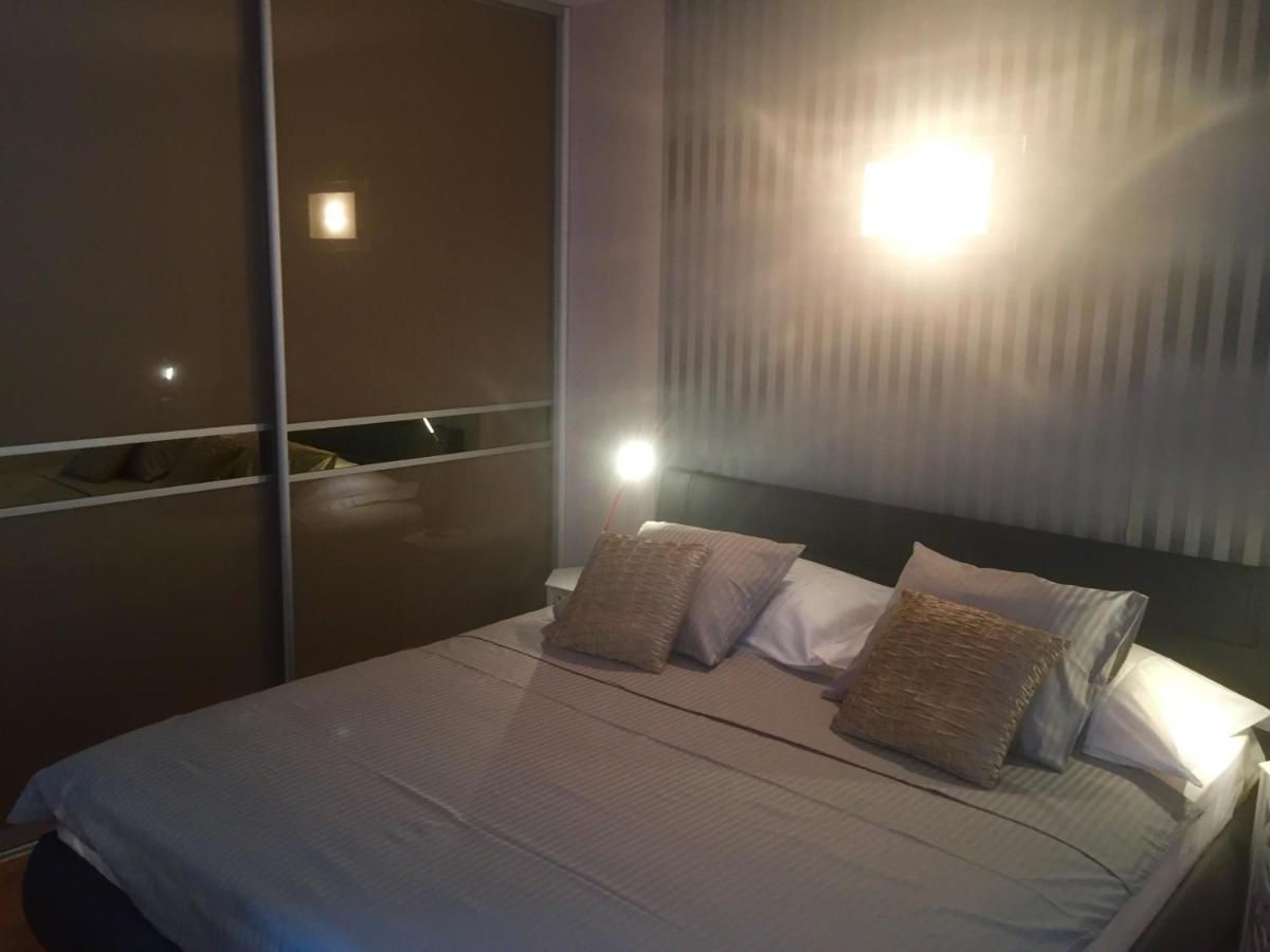 Villa Maris- Beachfront Villa With Exclusive Pool Подстрана Екстериор снимка