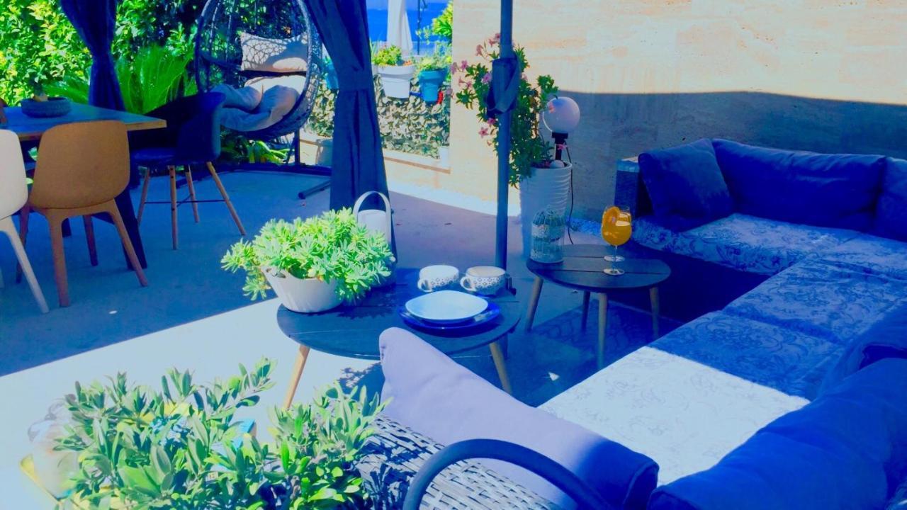 Villa Maris- Beachfront Villa With Exclusive Pool Подстрана Екстериор снимка