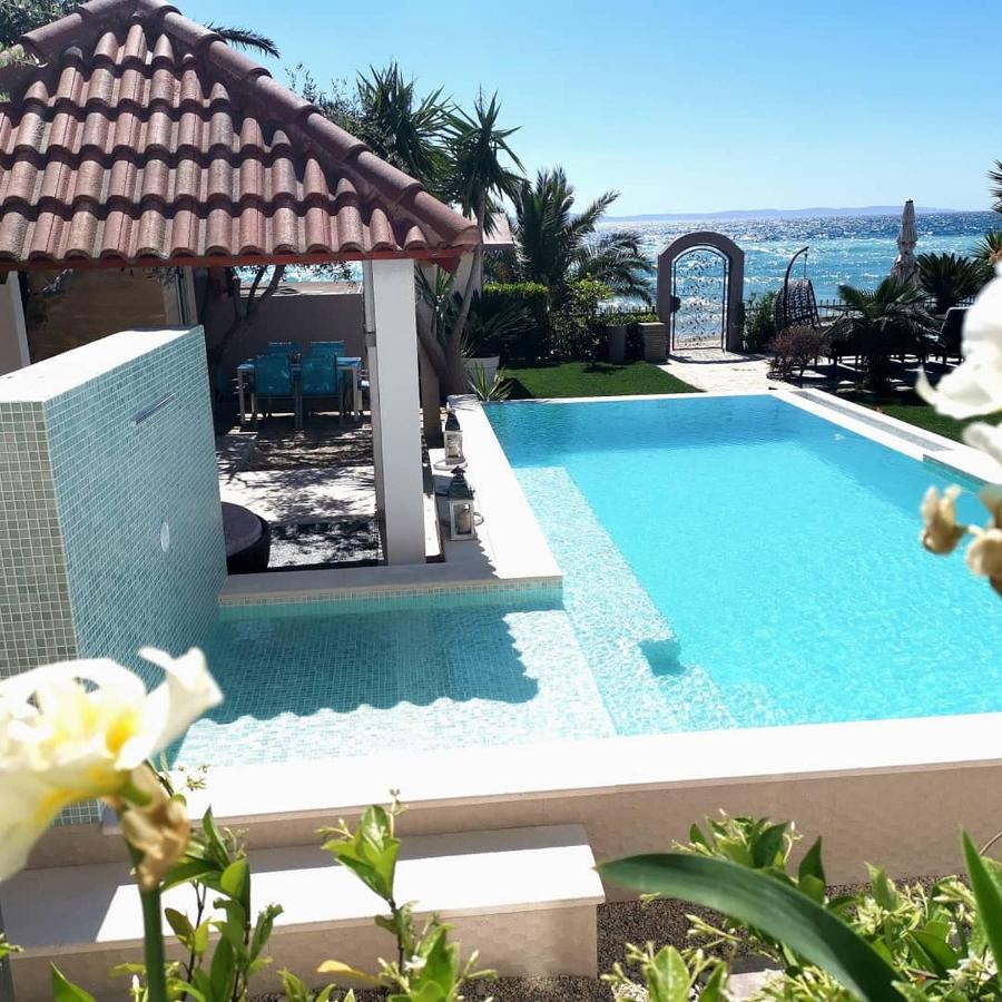Villa Maris- Beachfront Villa With Exclusive Pool Подстрана Екстериор снимка