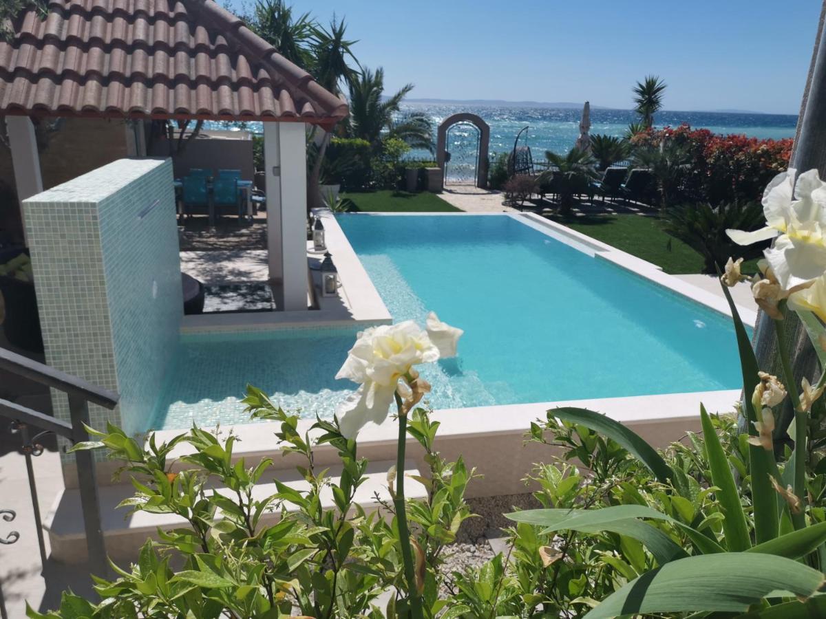 Villa Maris- Beachfront Villa With Exclusive Pool Подстрана Екстериор снимка