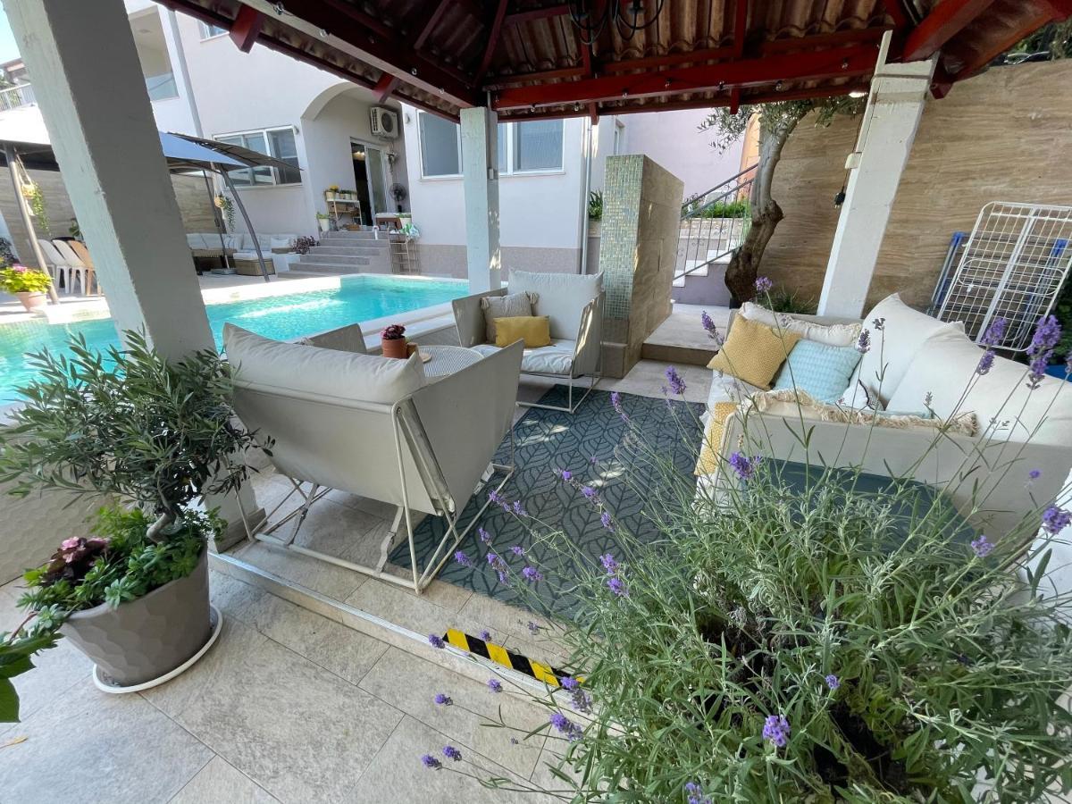 Villa Maris- Beachfront Villa With Exclusive Pool Подстрана Екстериор снимка