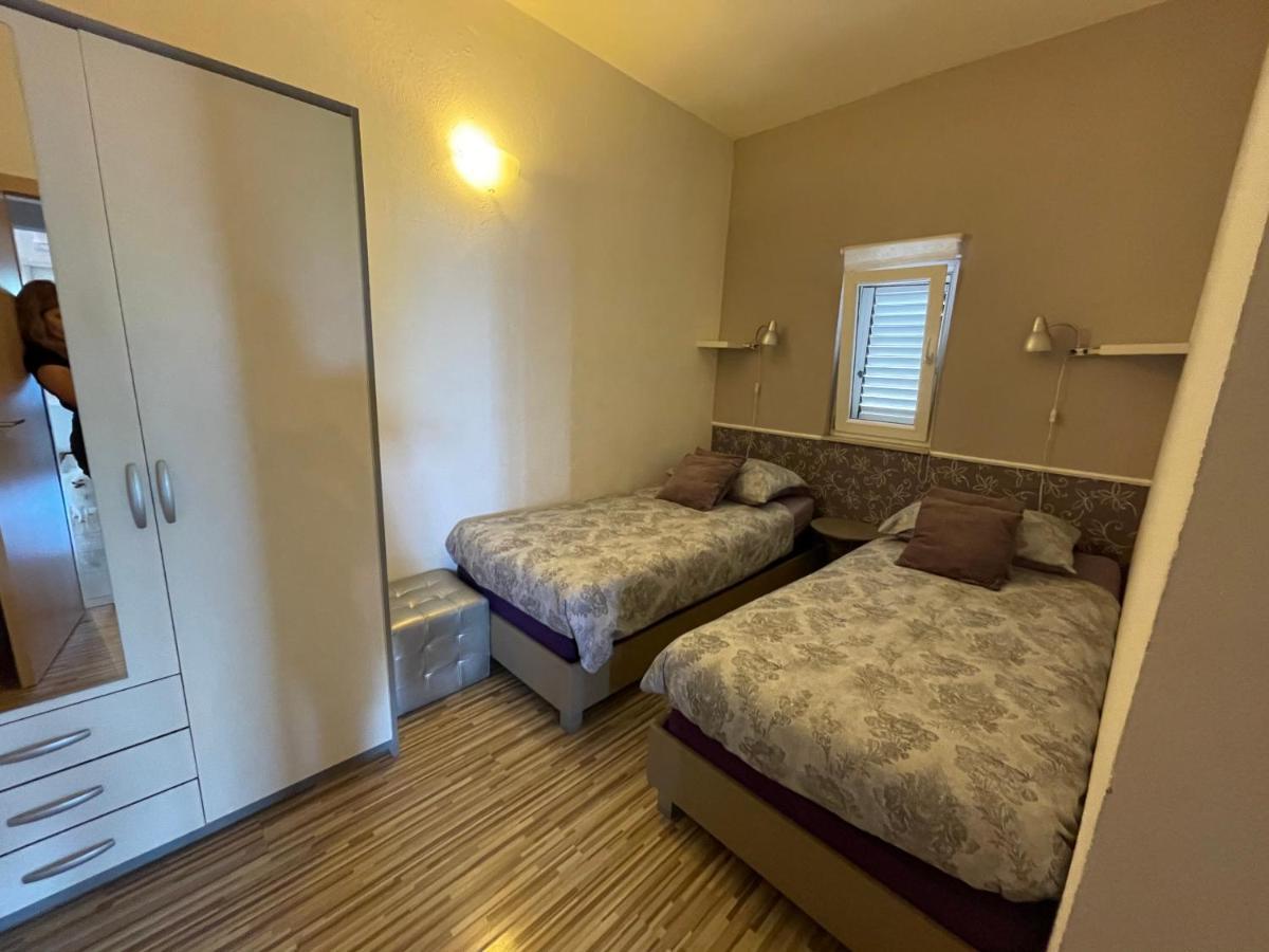 Villa Maris- Beachfront Villa With Exclusive Pool Подстрана Екстериор снимка