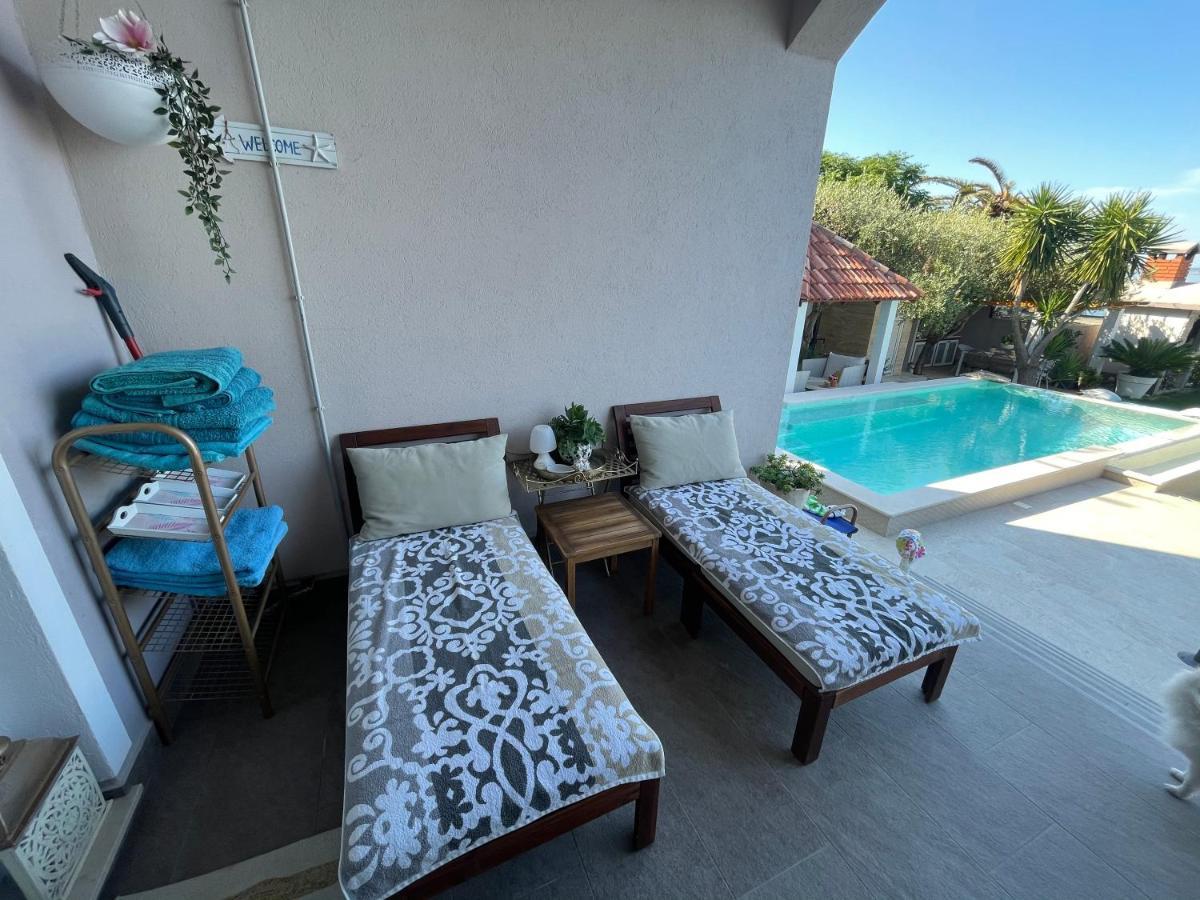 Villa Maris- Beachfront Villa With Exclusive Pool Подстрана Екстериор снимка