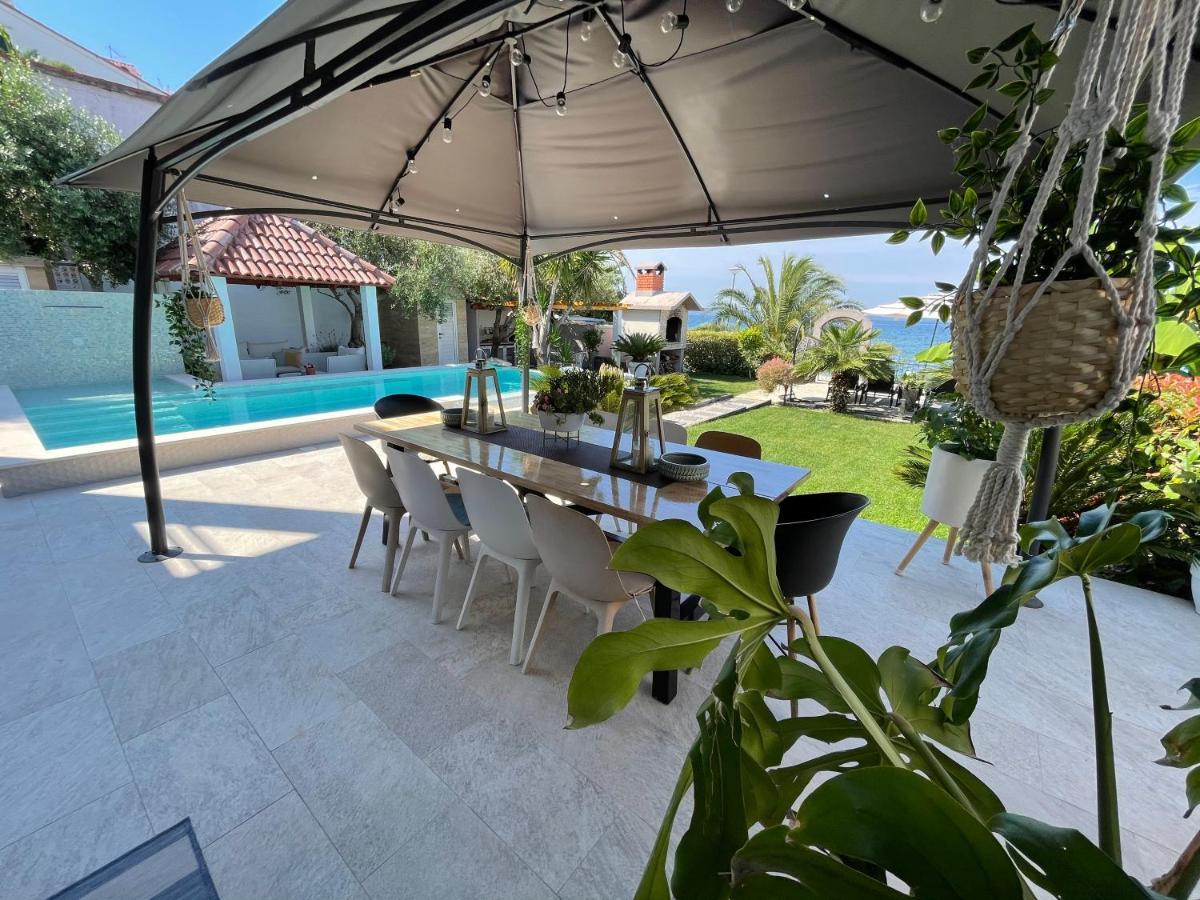 Villa Maris- Beachfront Villa With Exclusive Pool Подстрана Екстериор снимка