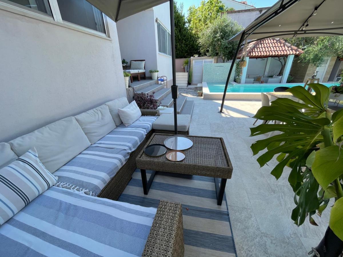 Villa Maris- Beachfront Villa With Exclusive Pool Подстрана Екстериор снимка