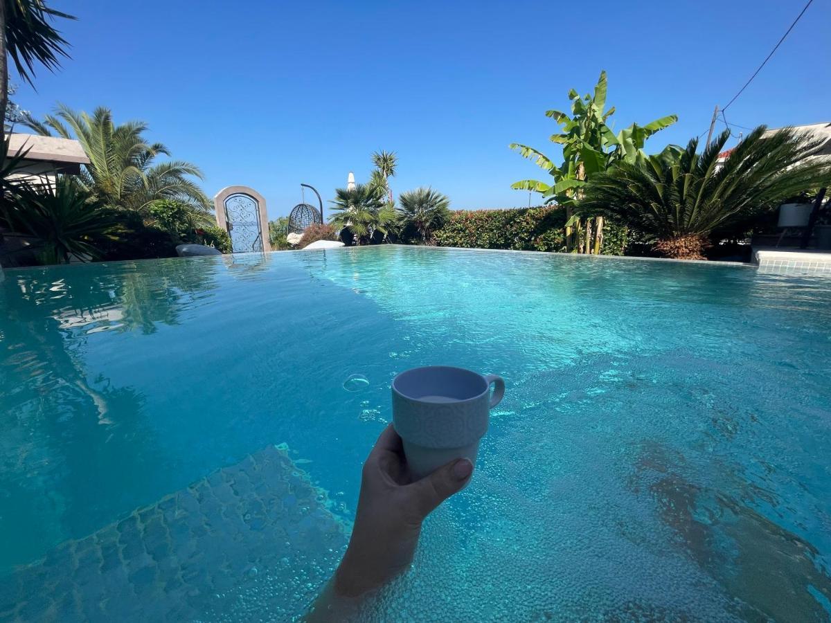 Villa Maris- Beachfront Villa With Exclusive Pool Подстрана Екстериор снимка