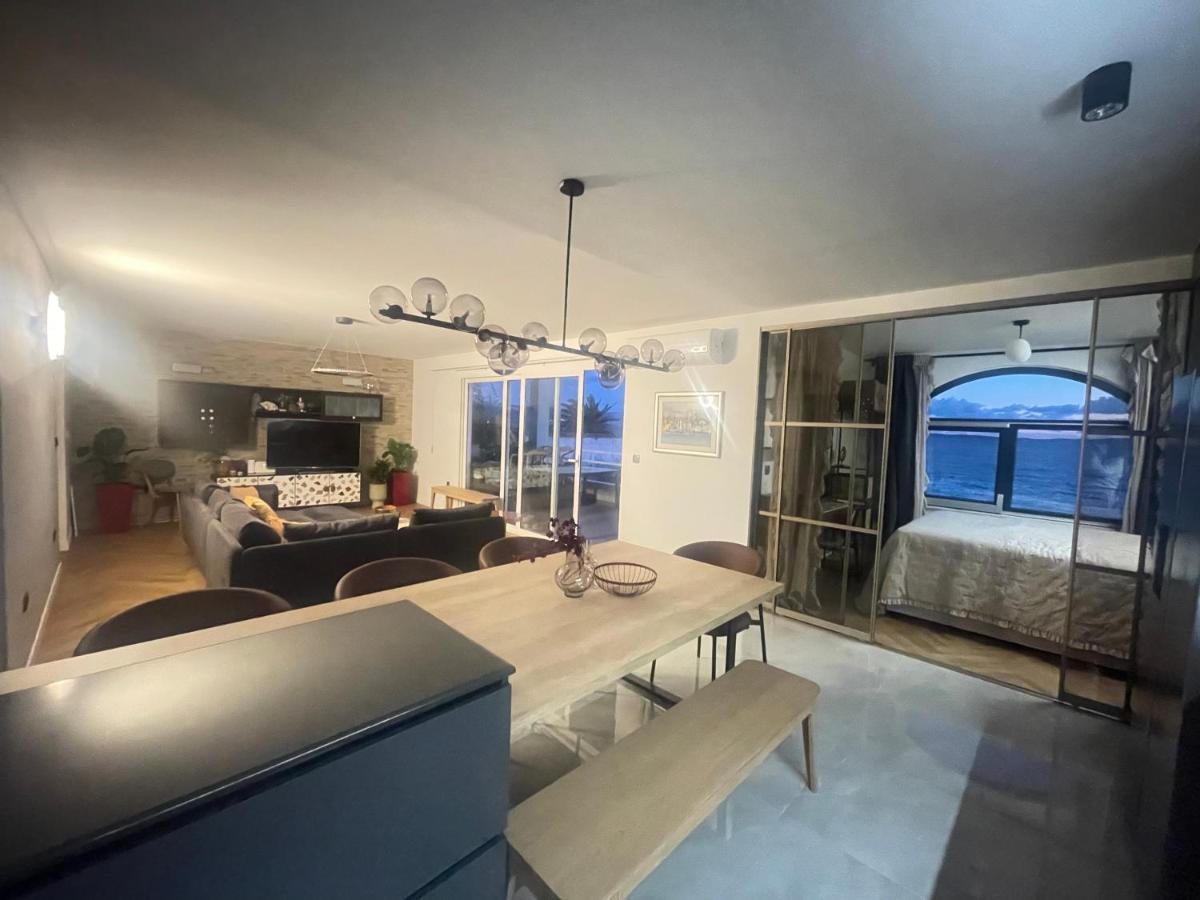 Villa Maris- Beachfront Villa With Exclusive Pool Подстрана Екстериор снимка