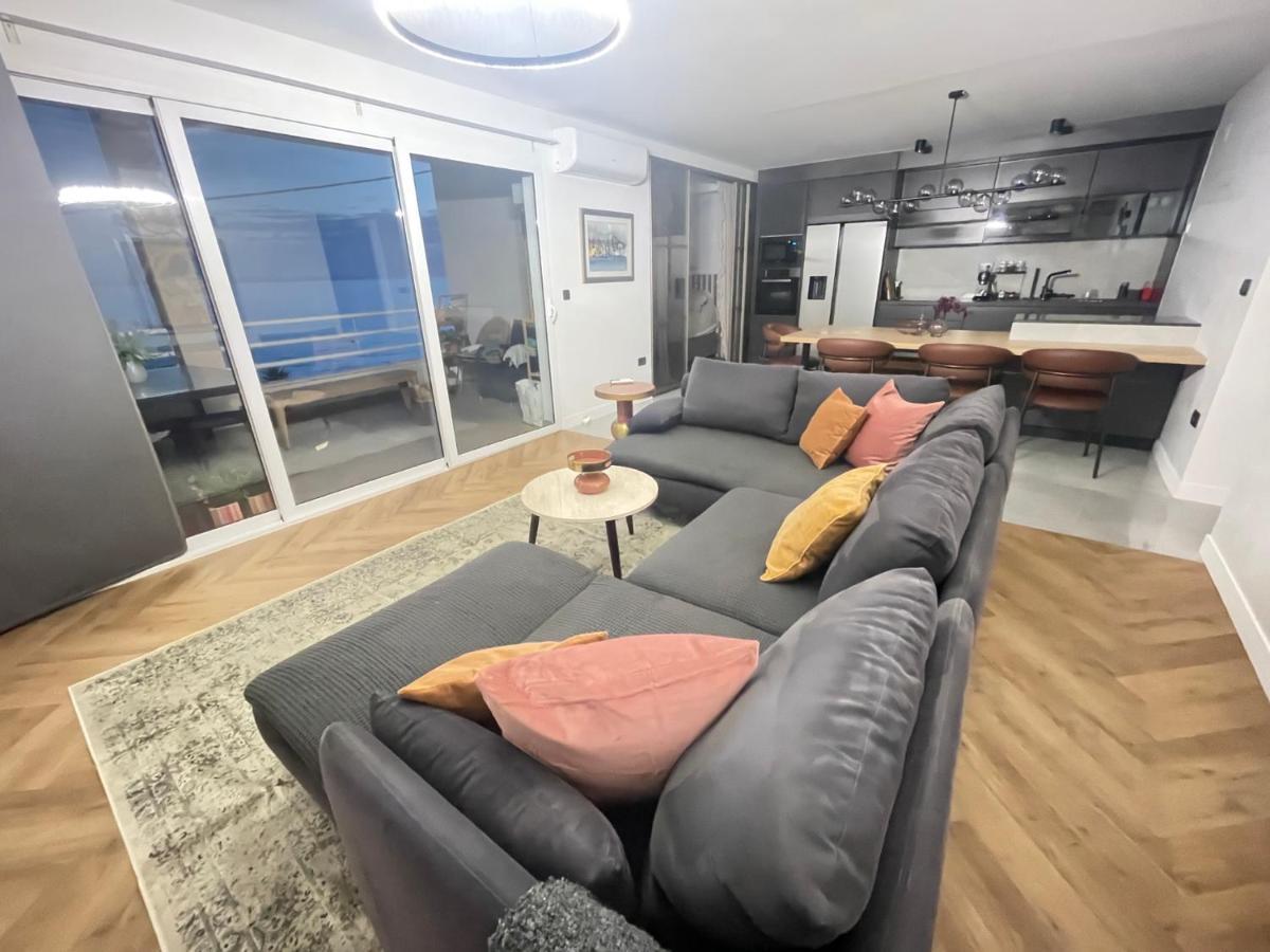 Villa Maris- Beachfront Villa With Exclusive Pool Подстрана Екстериор снимка
